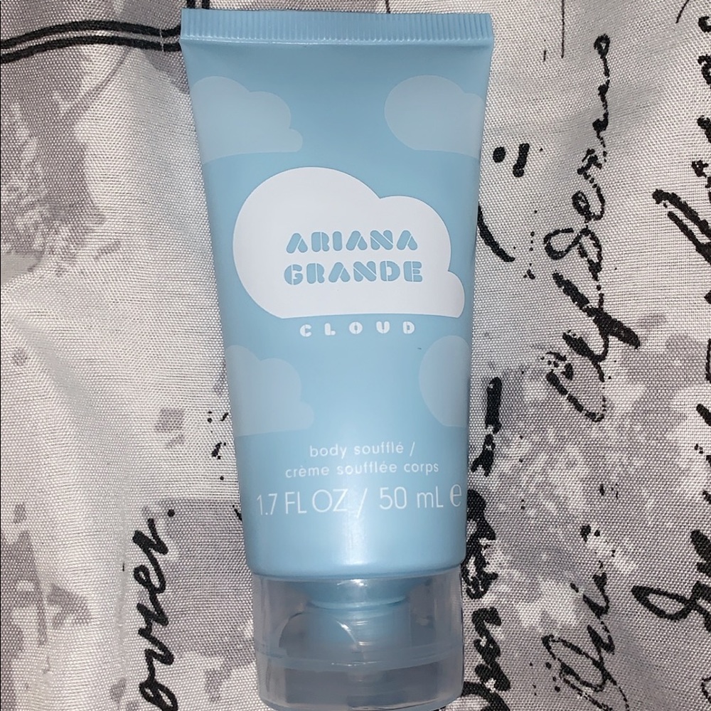 ariana grande 1.7 oz body soufflé !